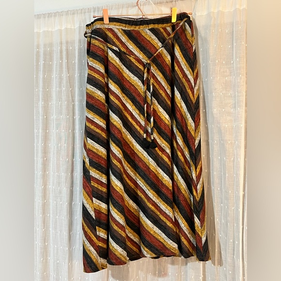 Long maxi skirt - Picture 1 of 4